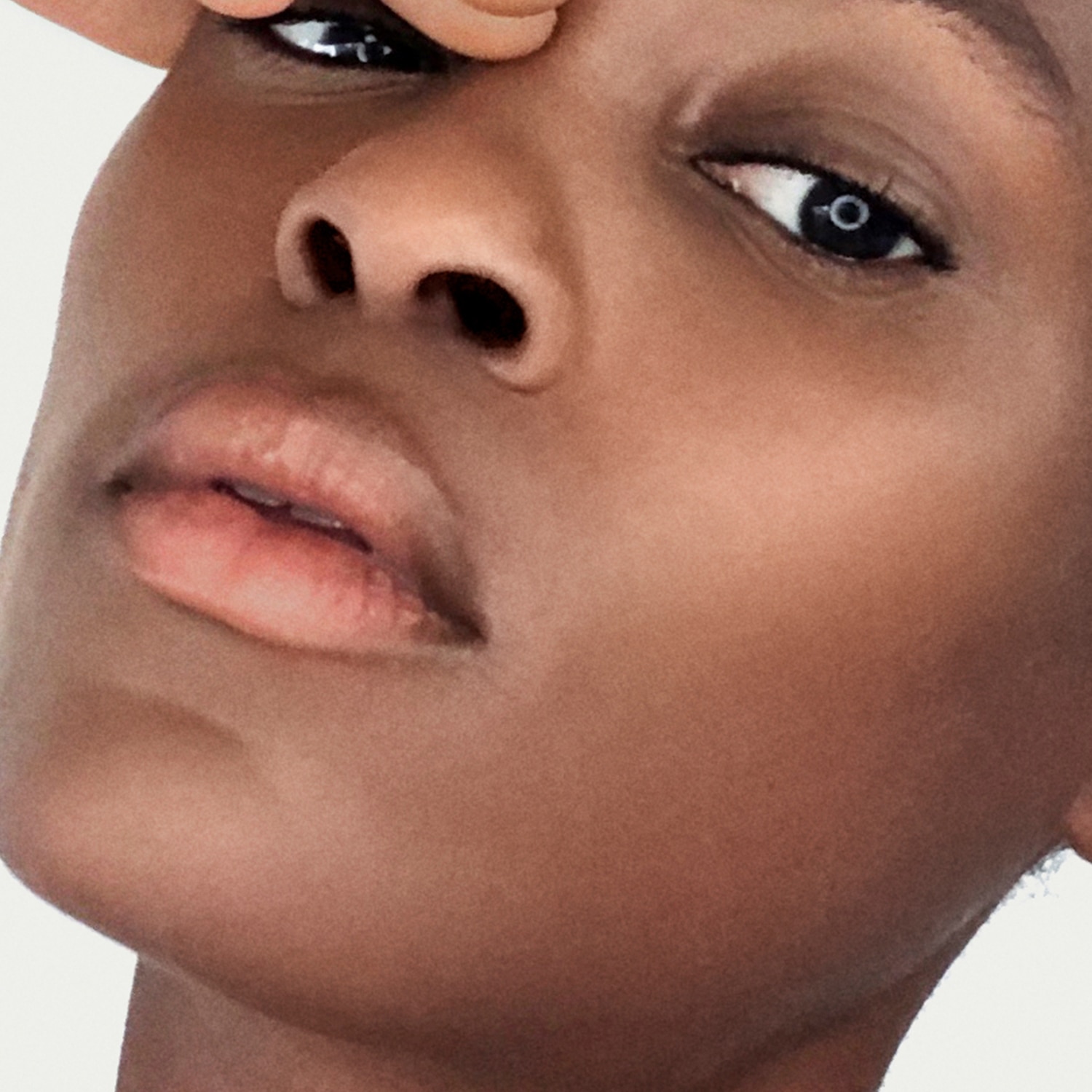 LIQUID TOUCH BRIGHTENING CONCEALER (CORRECTOR)